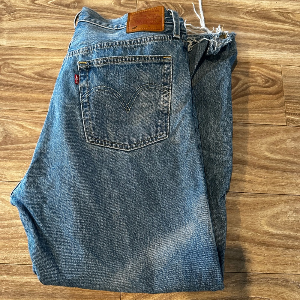 Levi's Blue High-Rise Cropped Ankle Jeans with Frayed Hem